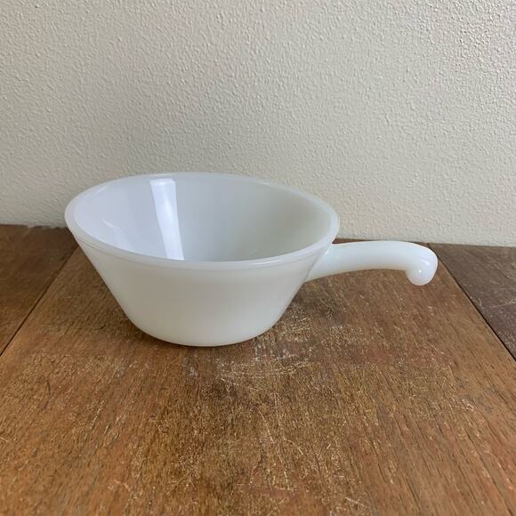 Vintage Fire King‎ Anchor Hocking White Milk Glass Soup Bowl With Handle - Picture 3 of 7